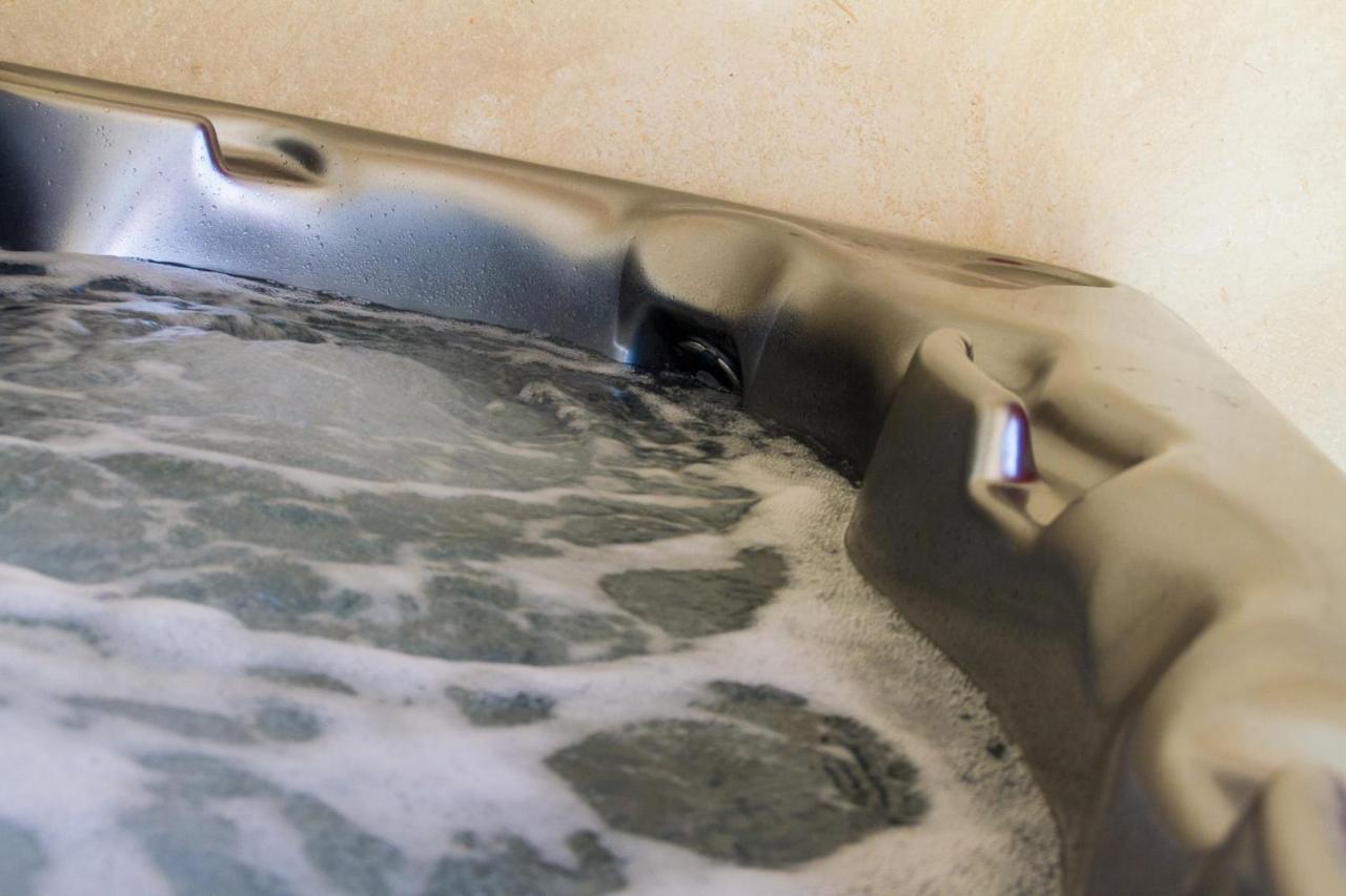Le Puy Carmin - Chambre D'Hotes Avec Jacuzzi Bazoges-en-Paillers Bagian luar foto